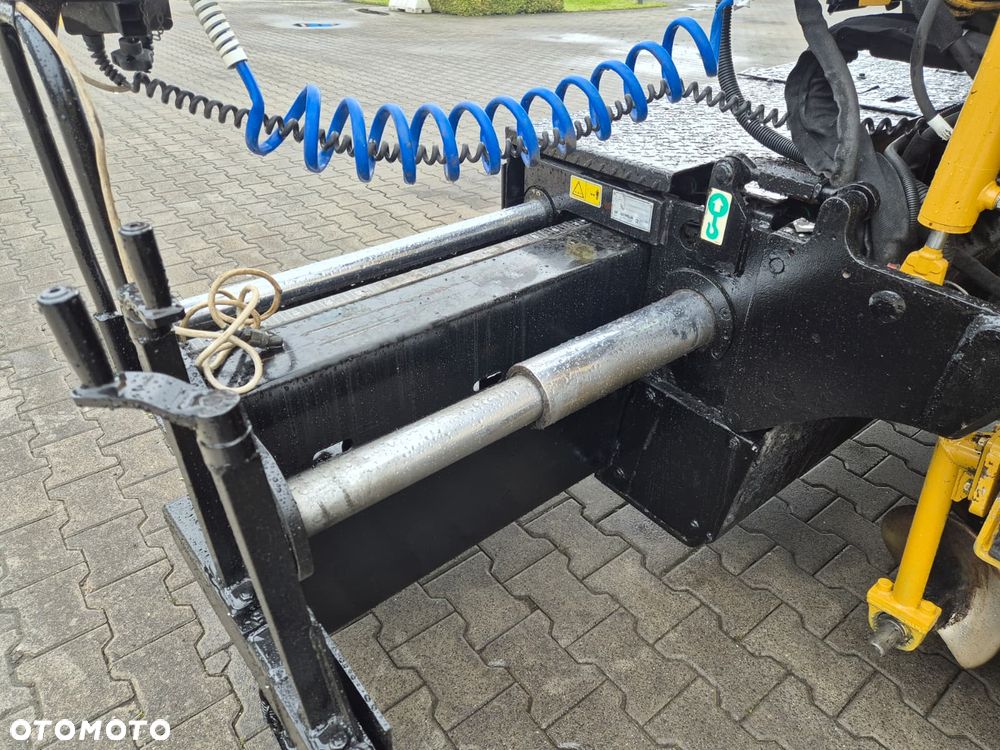 Caterpillar AP 300 / ROZŚCIEŁACZ DO ASFALTU / SERWISOWANY / 1WŁ / WIBRACJE + PODGRZEWANY STÓŁ / MOŻLIWOŚĆ TRANSPORTU - 23