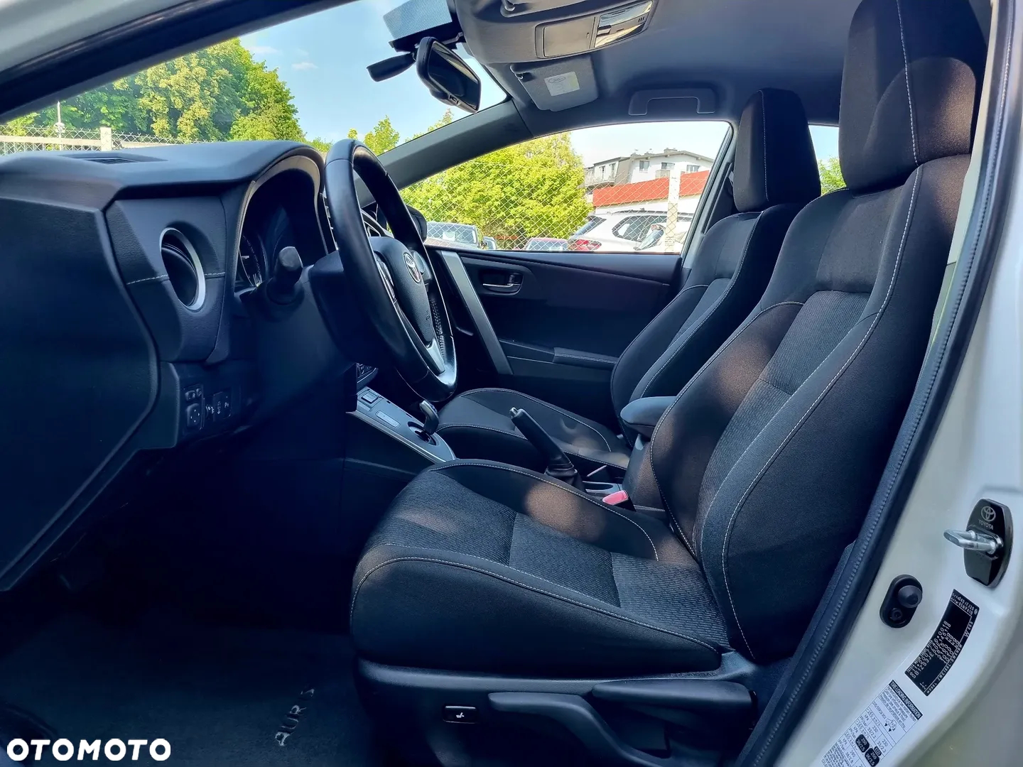 Toyota Auris Hybrid 135 Premium - 10
