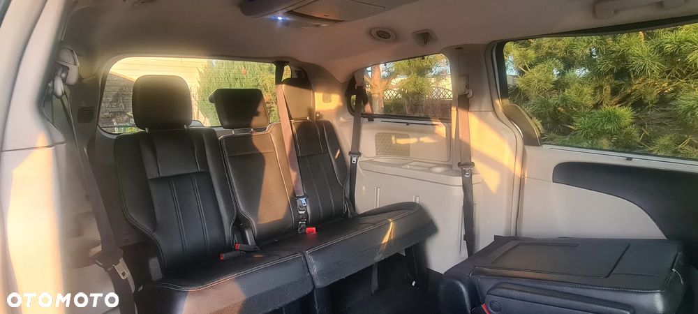 Chrysler Town & Country 3.6 Touring - 23