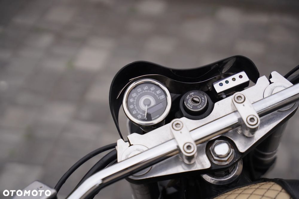 Yamaha XJR - 8