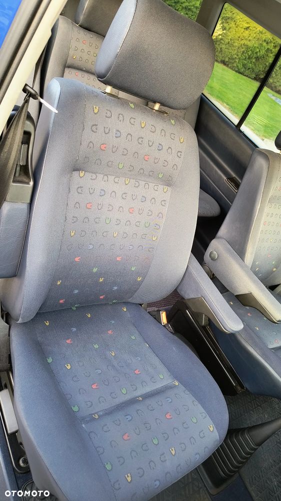 Volkswagen Caravelle - 16