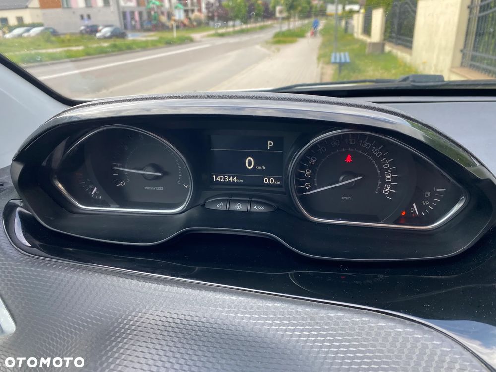 Peugeot 2008 1.2 Pure Tech Active S&S EAT6 - 24