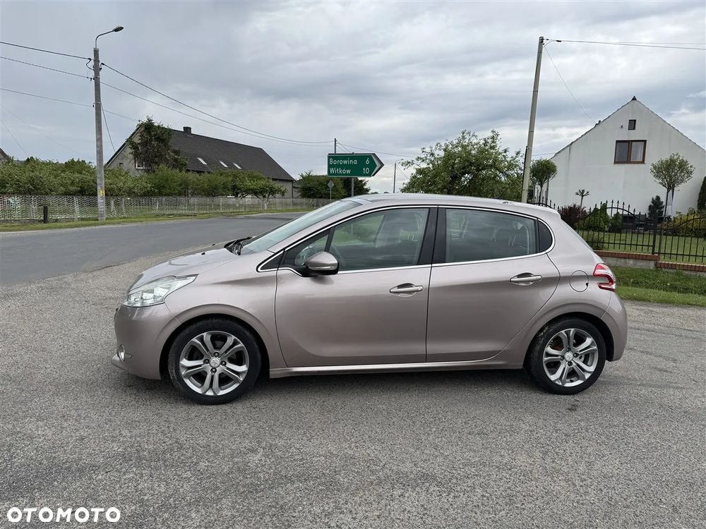 Peugeot 208 - 13