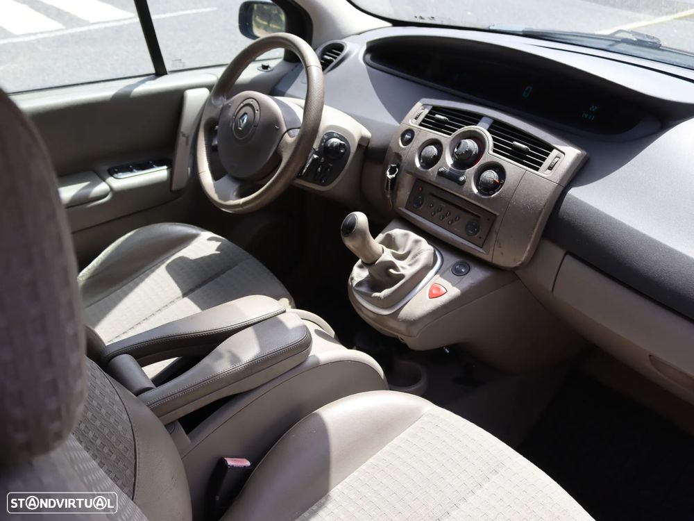 Renault Scénic 1.5 dCi Confort - 10