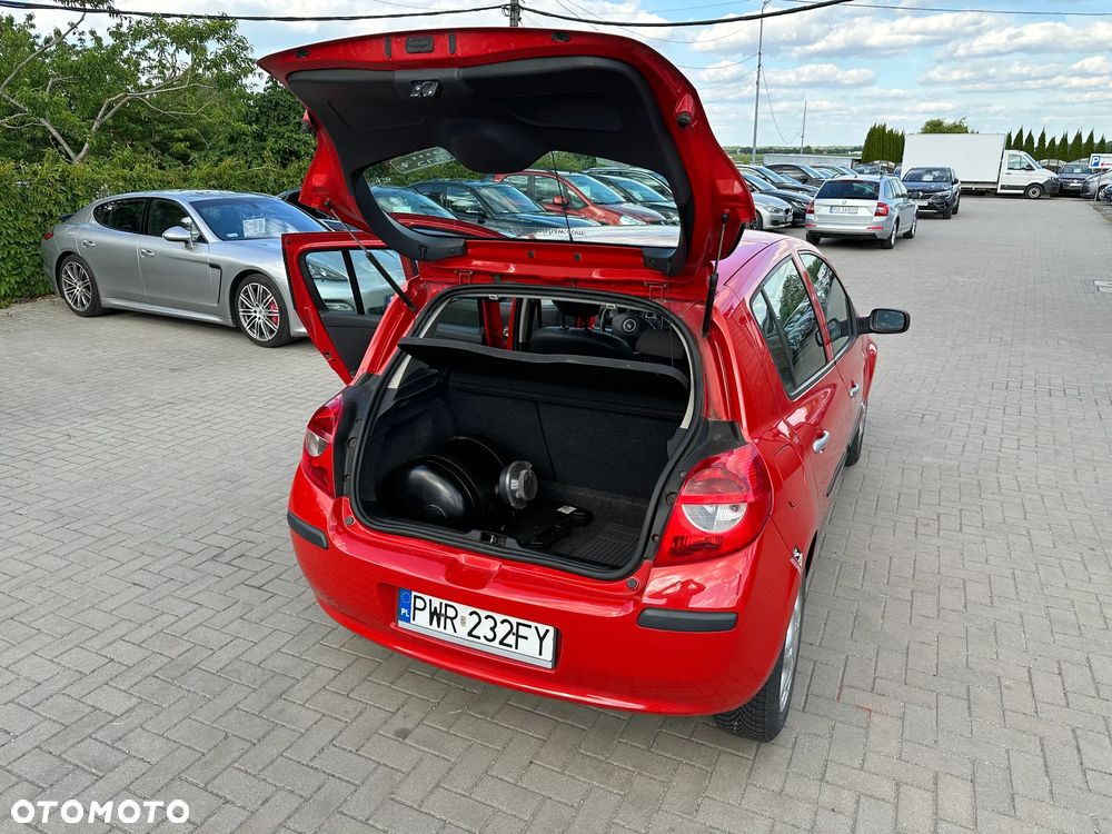 Renault Clio - 23