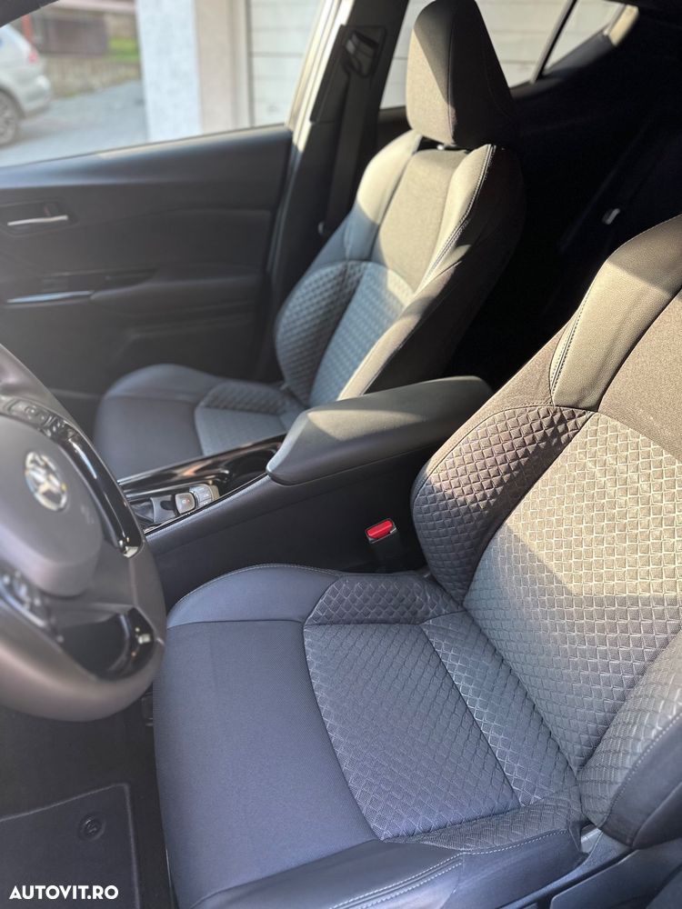 Toyota C-HR 1.8 HSD 4x2 CVT C-lassy LED - 17