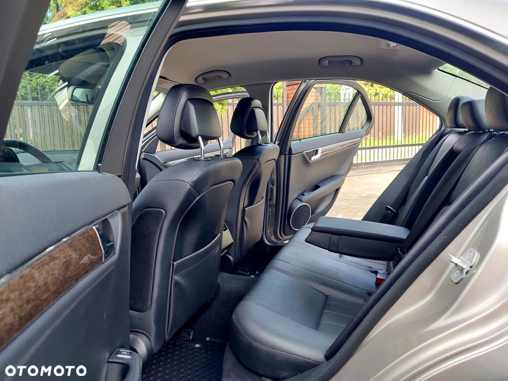 Mercedes-Benz Klasa C 280 Elegance Sport Edition + - 25