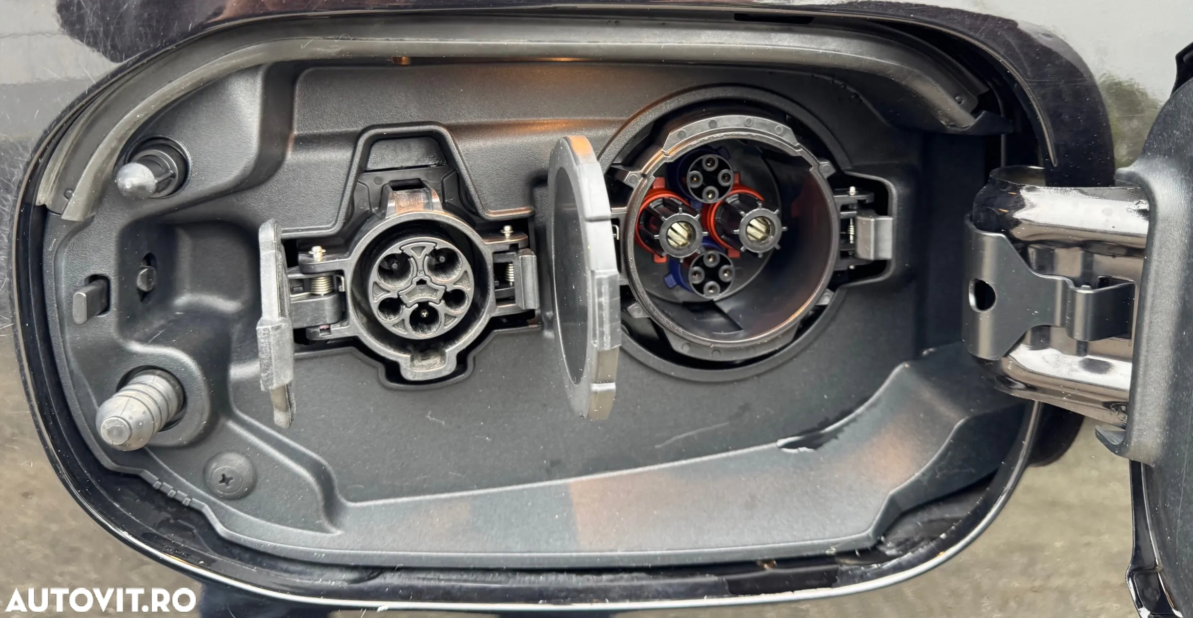 Mitsubishi Outlander 2.4 4WD Plug-In Hybrid Top - 36