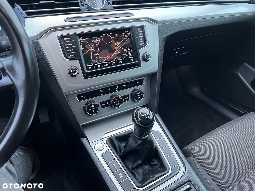 Volkswagen Passat Variant 1.8 TSI BMT Comfortline - 28