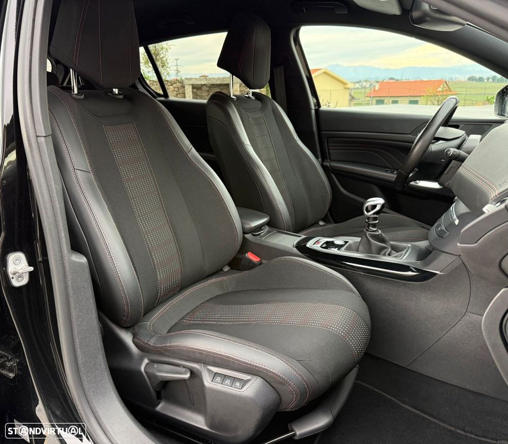 Peugeot 308 1.2 PureTech GT Line - 26