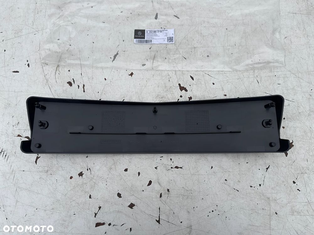 PODKLADKA POD TABLICE REJESTRACYJNA MERCEDES E W212 ORYGINAL NOWA 2128851781 - 3