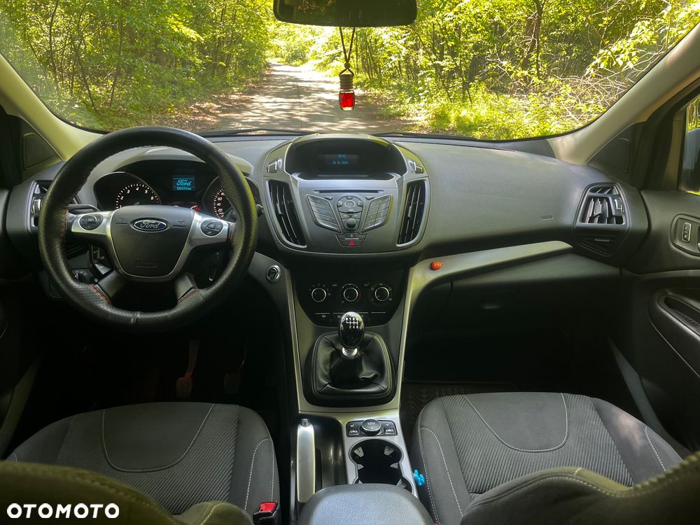 Ford Kuga 1.6 EcoBoost 2x4 Titanium - 12
