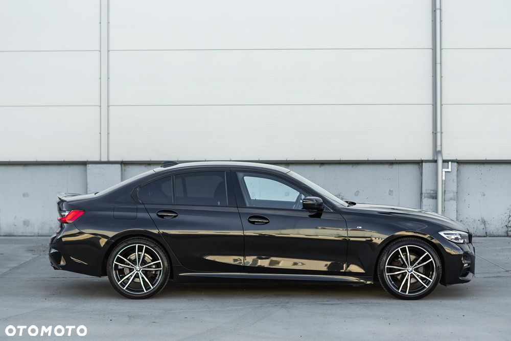 BMW Seria 3 320d xDrive M Sport Shadow - 17