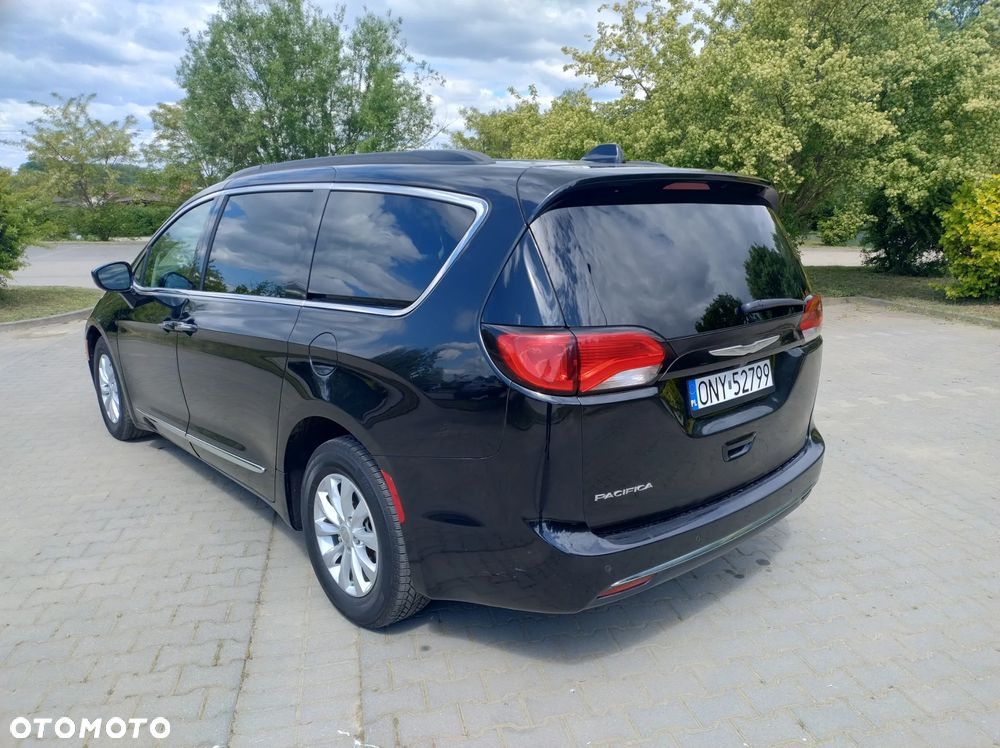 Chrysler Pacifica - 12