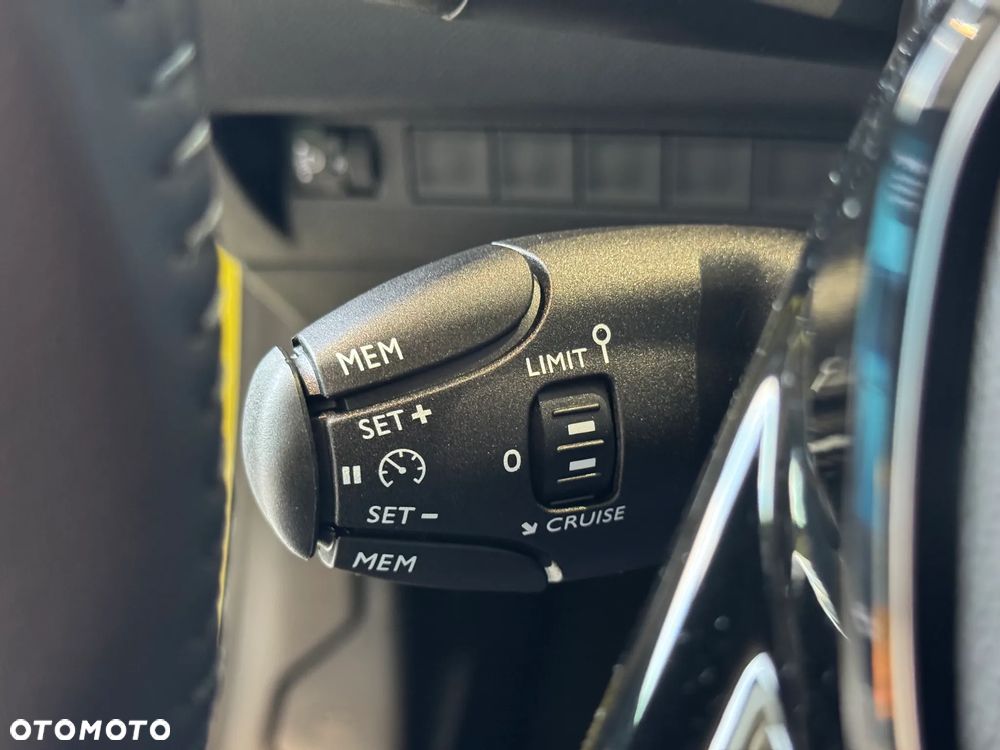 Peugeot 208 e-208 50kWh Allure - 26