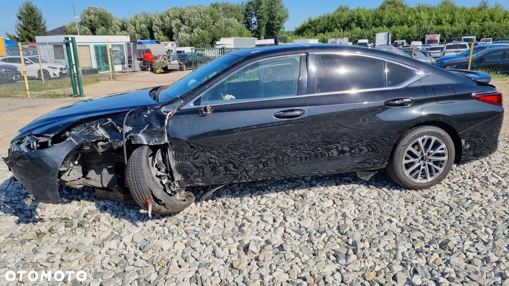 Lexus ES 300h Style Edition - 4