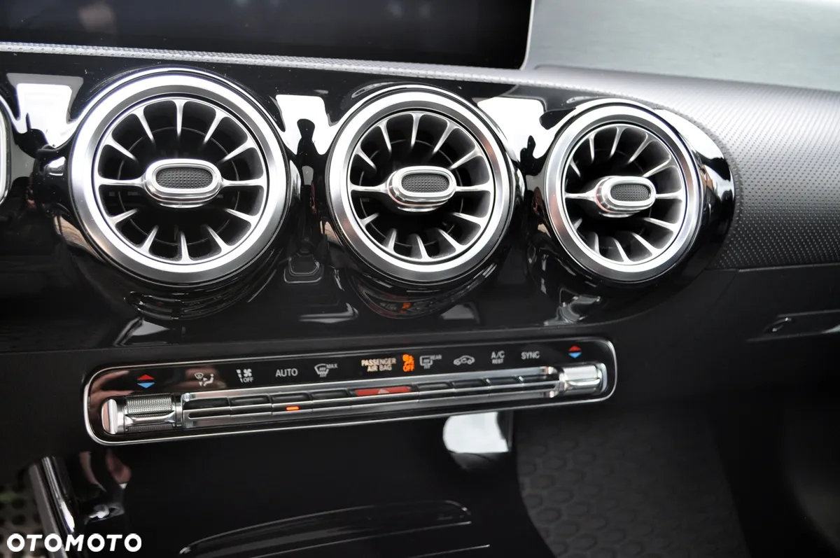 Mercedes-Benz Klasa A 200 AMG Line 7G-DCT - 24