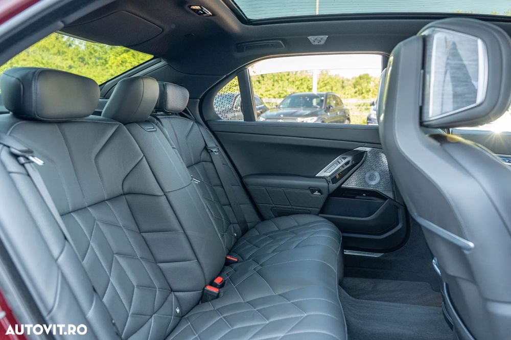BMW M7 M760e xDrive - 8