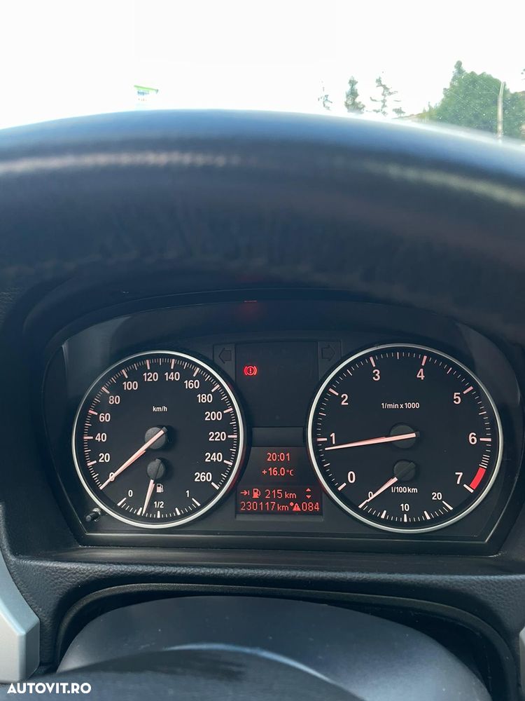 BMW Seria 3 320i - 5