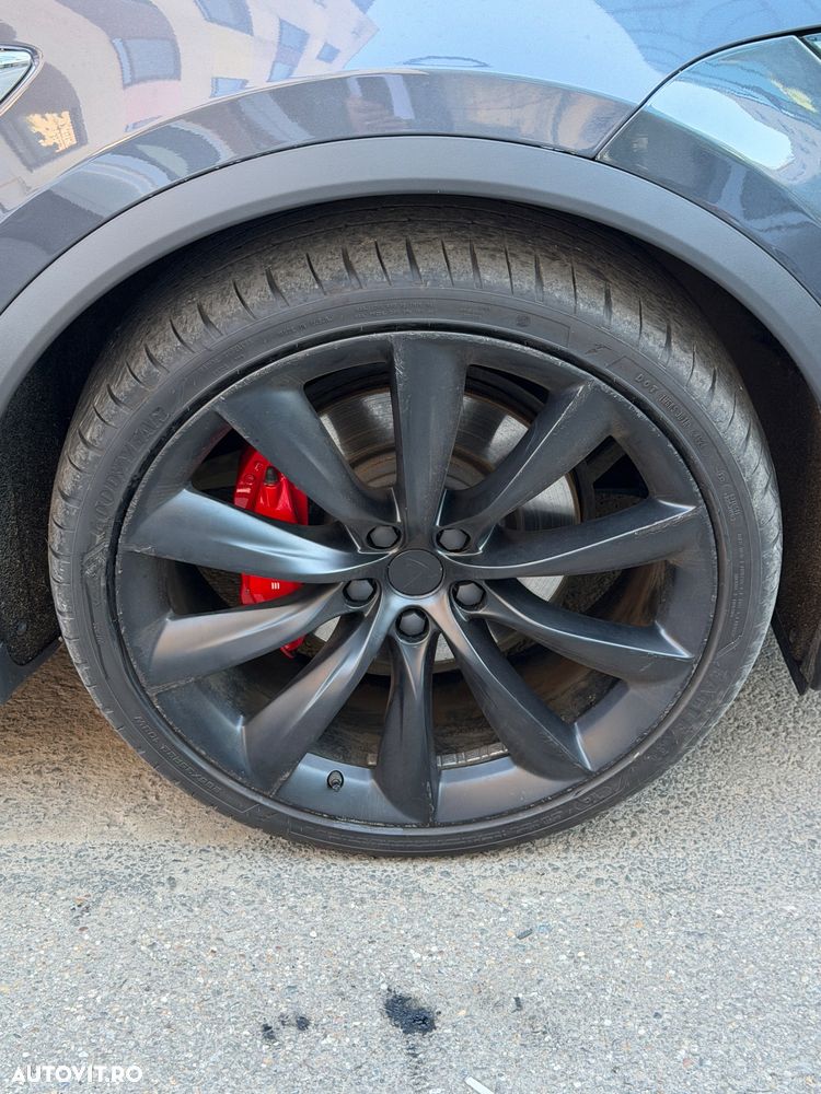 Tesla Model X - 5