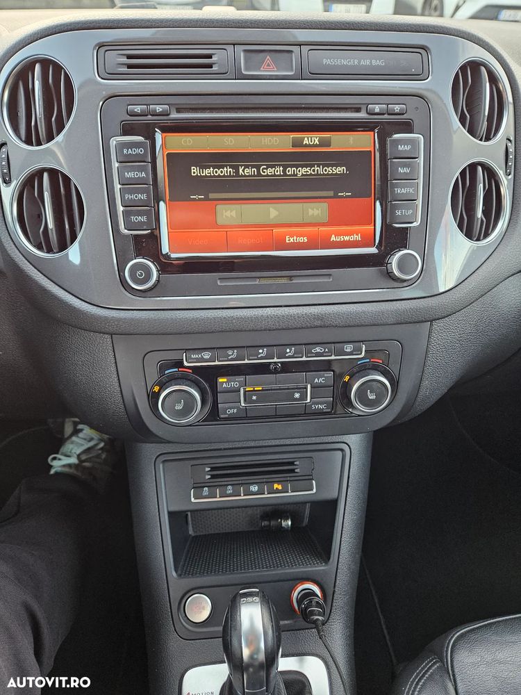 Volkswagen Tiguan 2.0 TDI DPF 4Motion BlueMotion Technology DSG Lounge Track & Style - 8