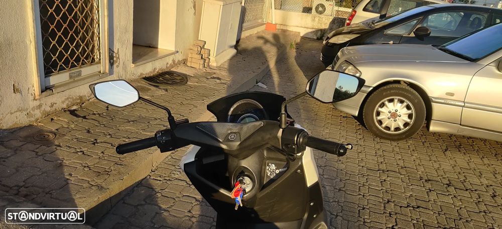 Yamaha NMAX 125 - 11