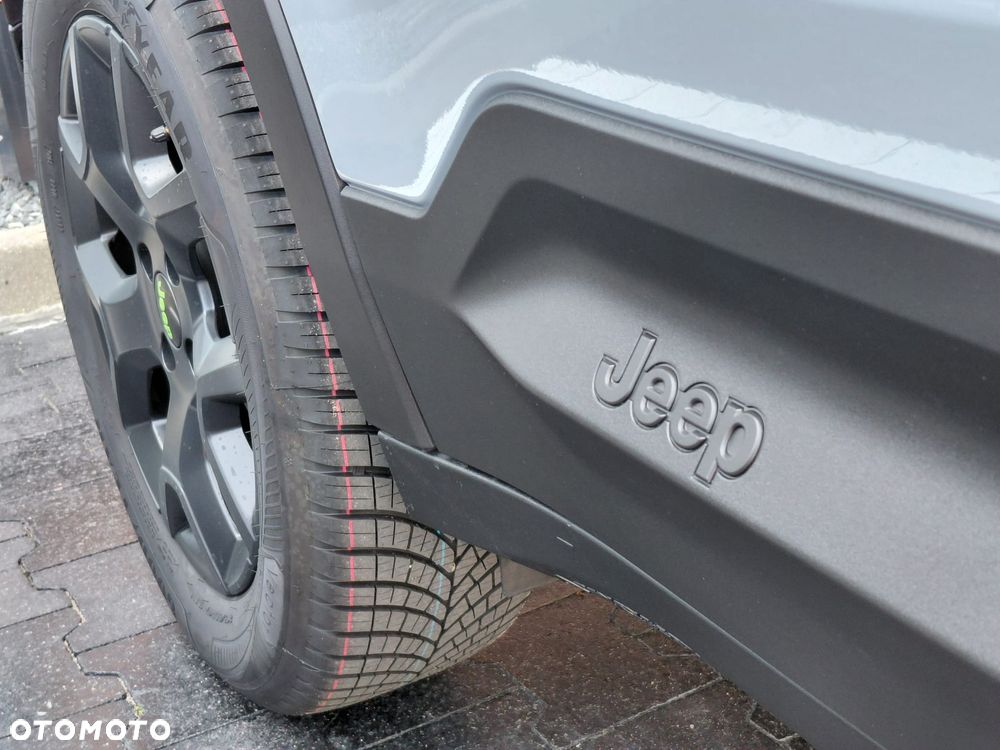 Jeep Avenger 1.2 T3 mHEV Overland 4xe eDCT6 - 15