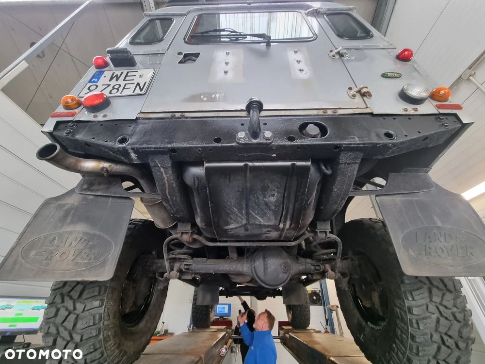 Land Rover Defender 2.4 TD4 SE - 32