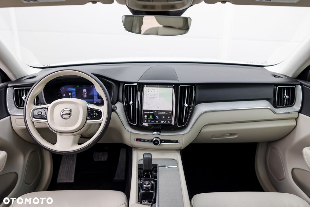 Volvo XC 60 B5 B AWD Plus Dark - 21