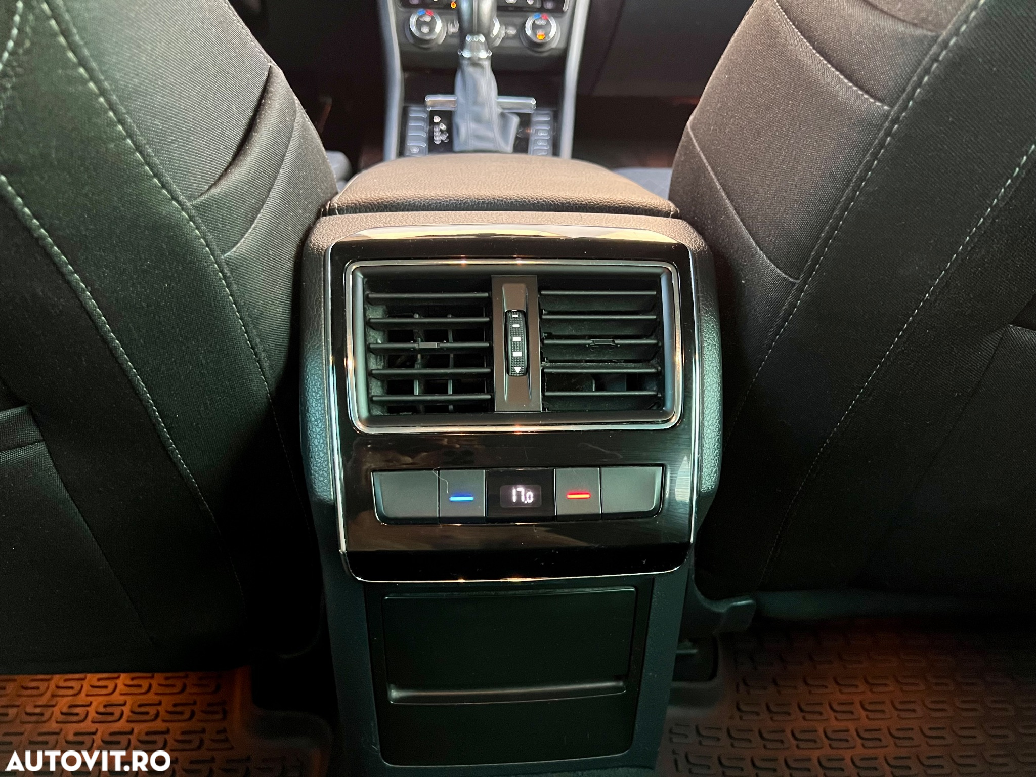 Skoda Superb Combi 1.6 TDI DSG Ambition - 25