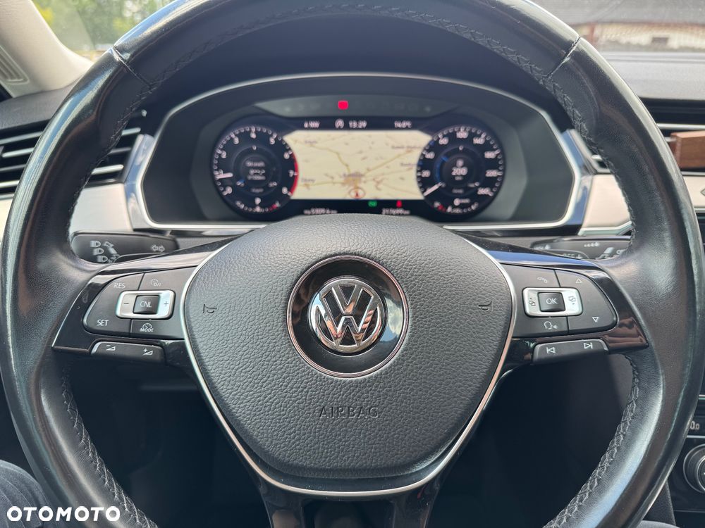 Volkswagen Passat - 14