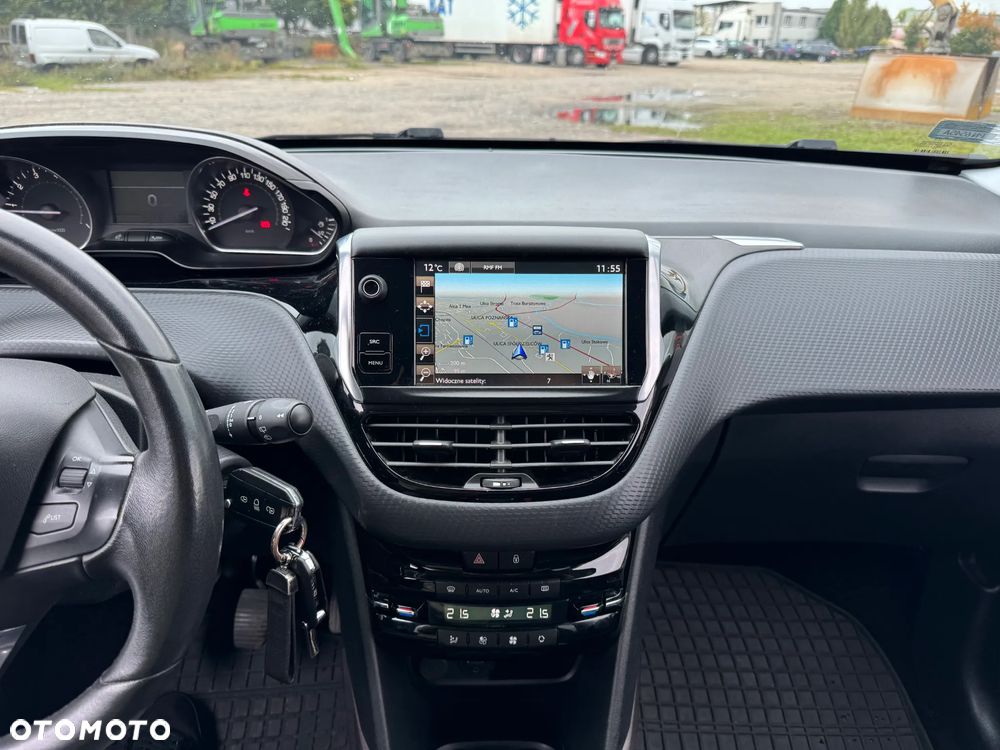 Peugeot 2008 1.2 Pure Tech Style S&S - 3