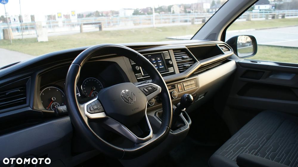 Volkswagen Caravelle - 12