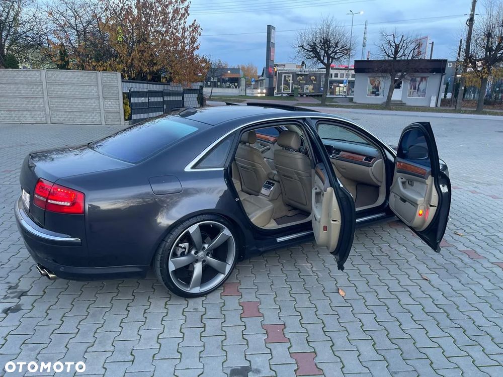 Audi A8 4.2 L Quattro - 13