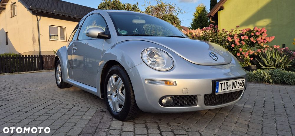 Volkswagen New Beetle - 2