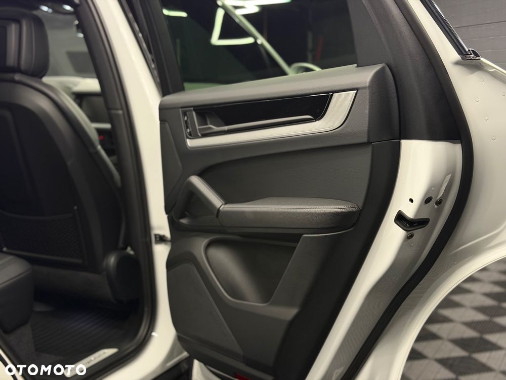 Porsche Cayenne Standard - 22