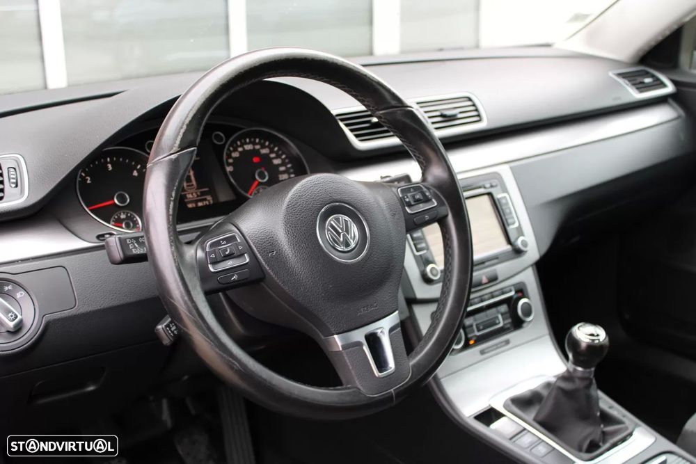 VW Passat 1.6 TDI Confortline - 21