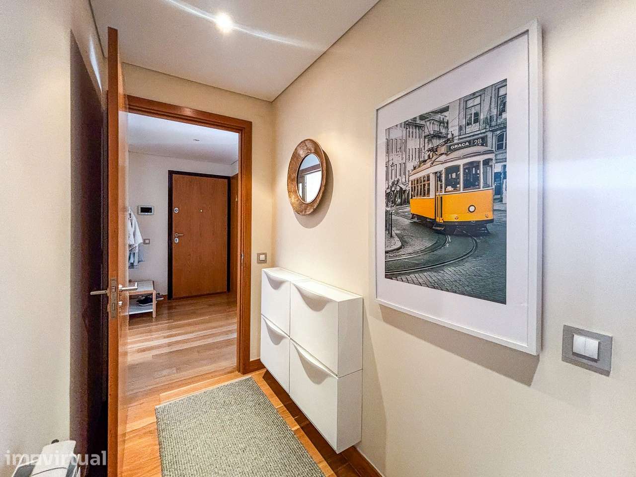 Apartamento T2 mobilado com garagem e elevador para arrendar no centro - Grande imagem: 3/26