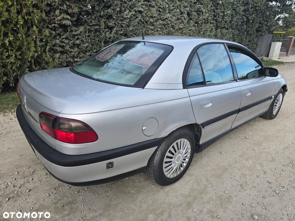 Opel Omega 2.0 Elegance - 2