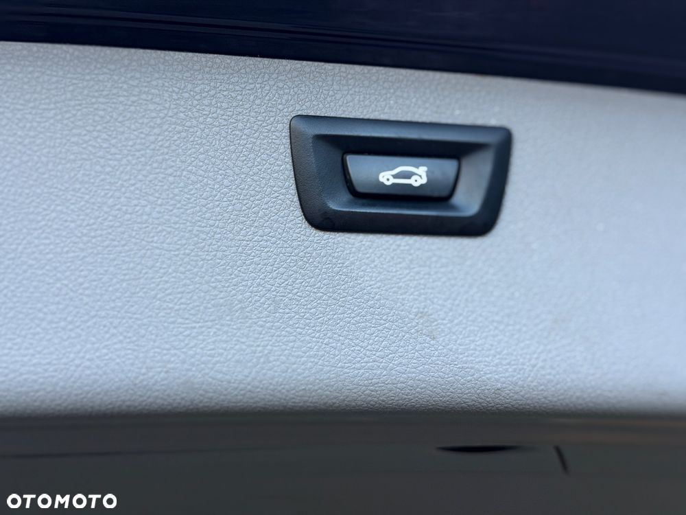 BMW Seria 3 320d xDrive Sport Line - 31