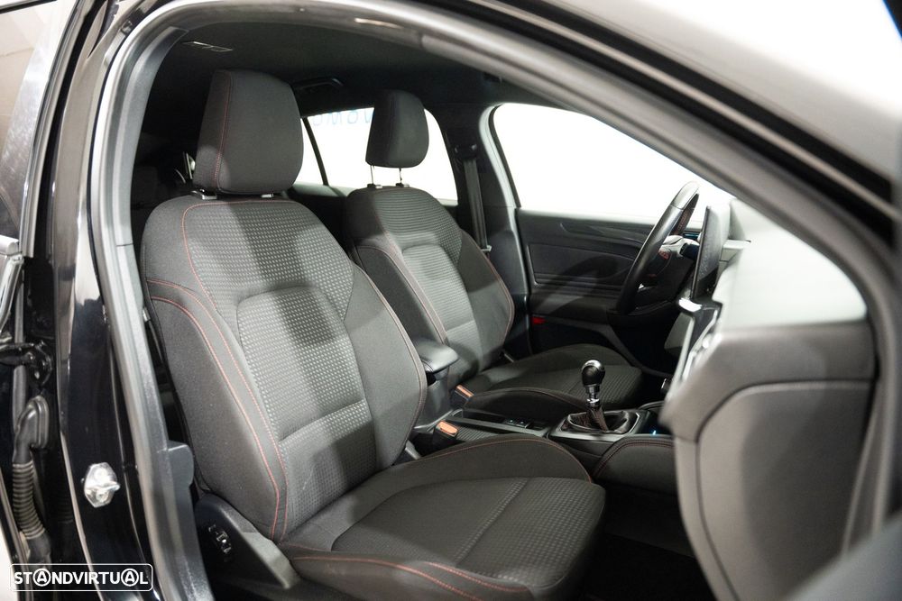 Ford Focus SW 1.0 EcoBoost MHEV ST-Line X - 24