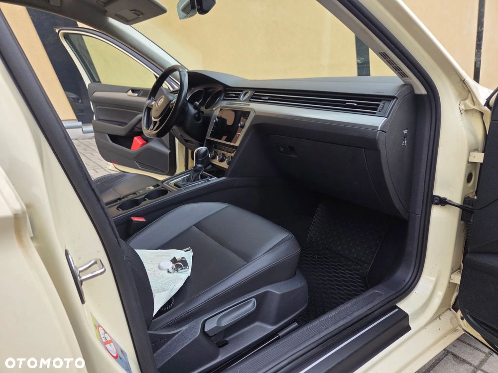 Volkswagen Passat - 18
