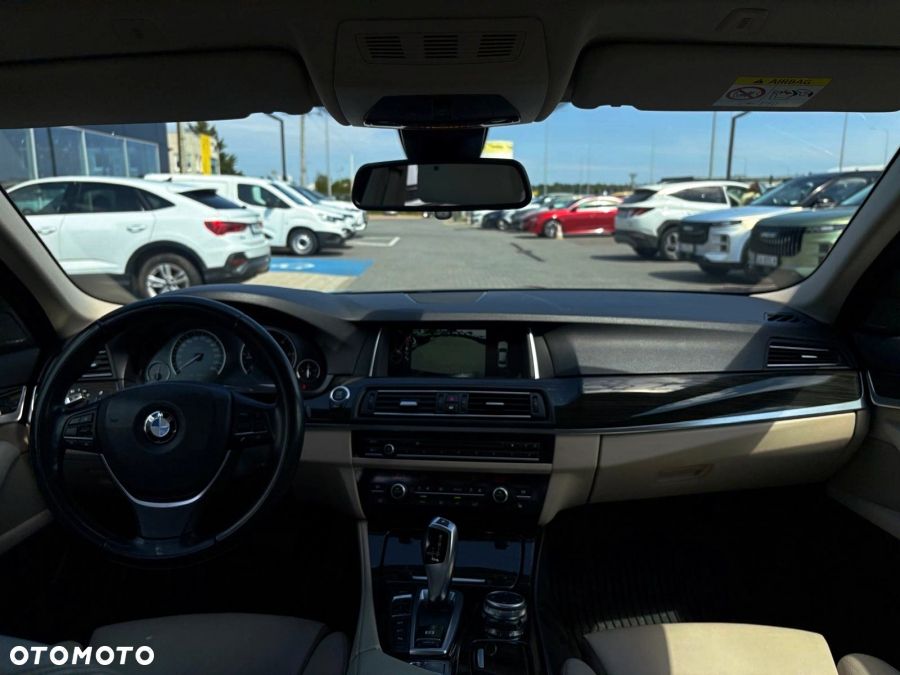 BMW Seria 5 525d xDrive Luxury Line - 23