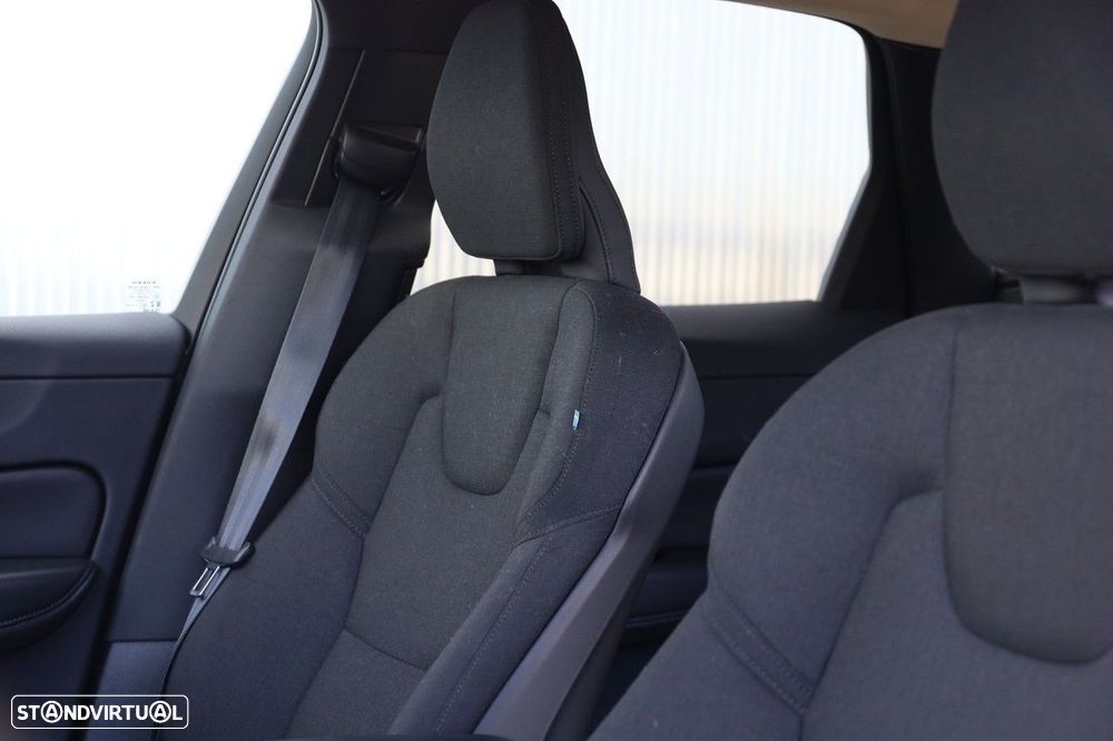 Volvo XC 60 2.0 B4 Momentum Plus - 8