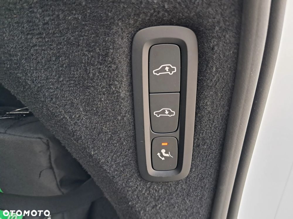 Volvo XC 90 T8 AWD Plug-In Hybrid Ultimate Dark 7os - 20