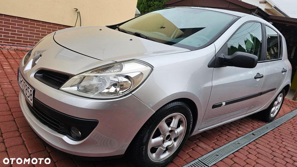 Renault Clio 1.6 Confort Privilege - 12
