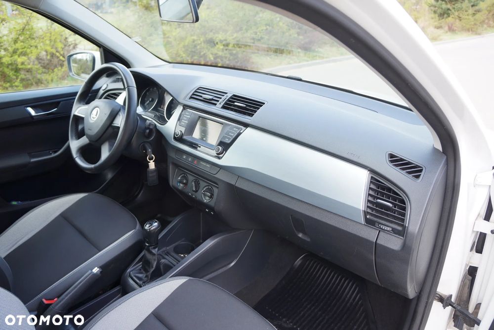 Skoda Fabia 1.0 Style Color - 12