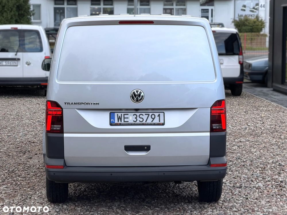 Volkswagen TRANSPORTER T6 VAN 3os. L2H1 Long MAXI WZMOCNIONY DMC3.2t. Ładowność 1242kg, Paka 3m, Homologacja VAT-1, Reflektory LED DIODOWE, Lampy tył LED, Kamera, Czujniki, Dogrzewanie Webasto 5kW, Automatyczne światła, Mocny silnik 2.0TDI DNA 150KM 6cio biegowa skrzynia biegów! Kolor srebrny Reflex Metalik, ZABUDOWA ładowni wraz z podsufitką i oś. LED! Fabryczny alarm, Przebieg tylko 53tys.km! - 35