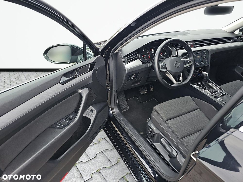 Volkswagen Passat - 12