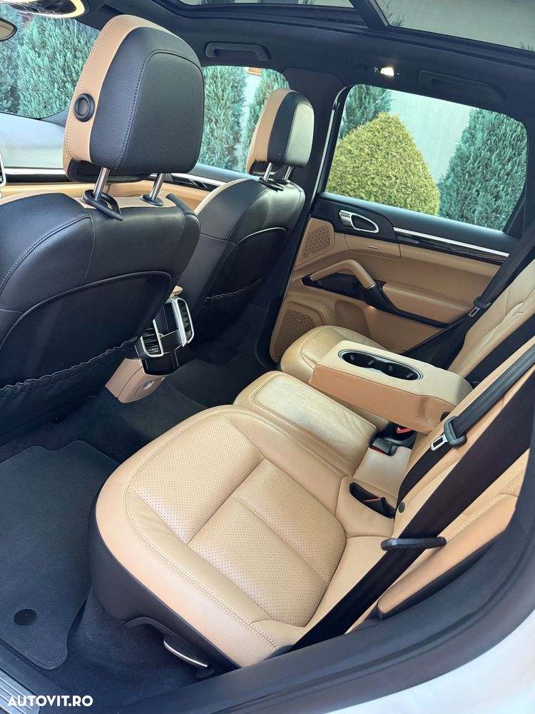 Porsche Cayenne 3.0 L V6 - 10